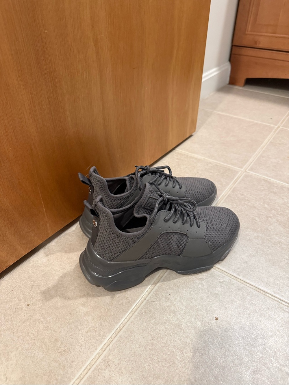 Women’s Steve Madden sneakers in Dark Gray-brand new never worn